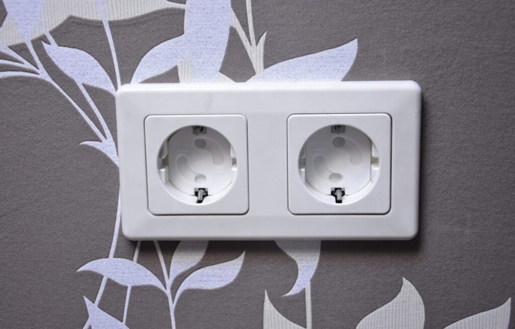 Steckdosensicherung zum Schutz vor Stromunfällen bei Kindern