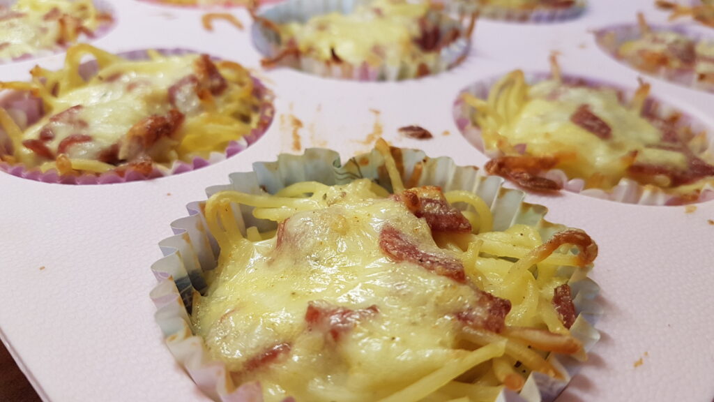 Nudel-Muffins aus der Muffinform