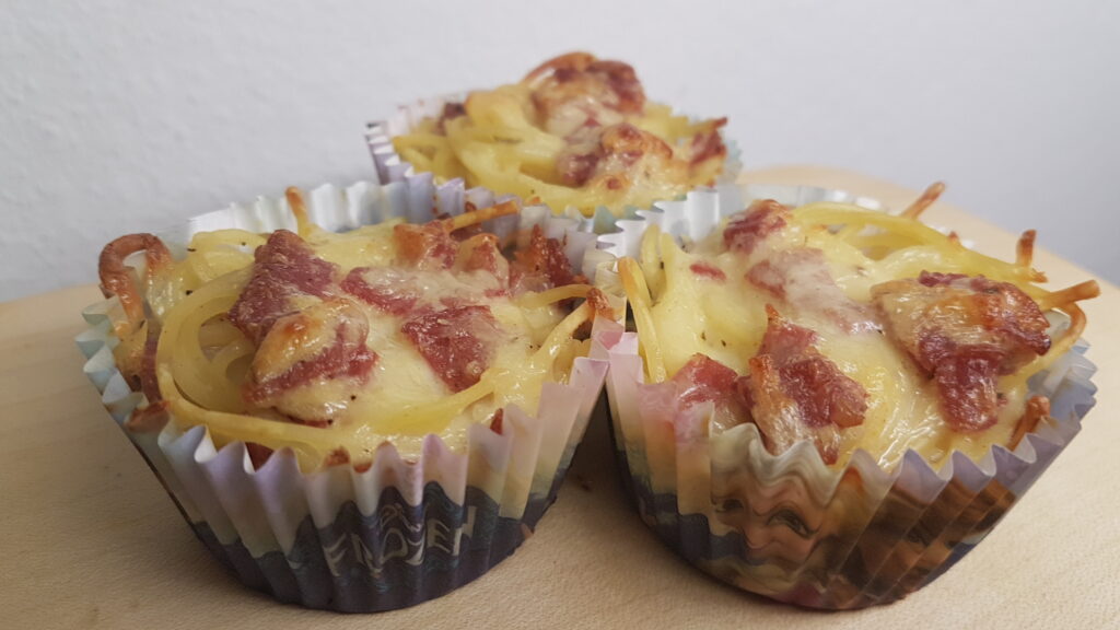 Nudel-Muffins im Airfryer zubereiten