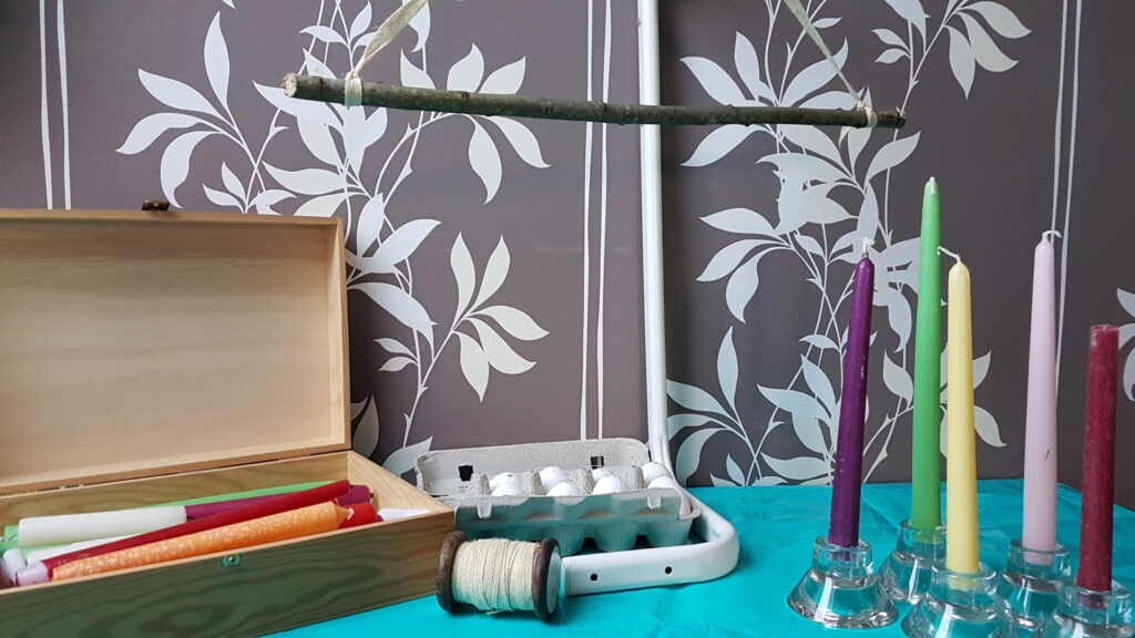 Ausgepustete Ostereier am Osterzweig