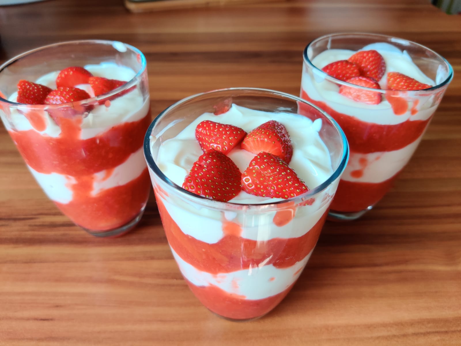 Rhabarber-Erdbeer-Kompott mit Joghurt - Bidilis-Welt