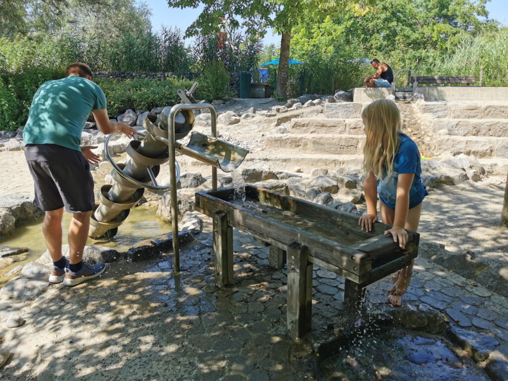 Spielplatz besuch Wasserspielplatz für Kinder