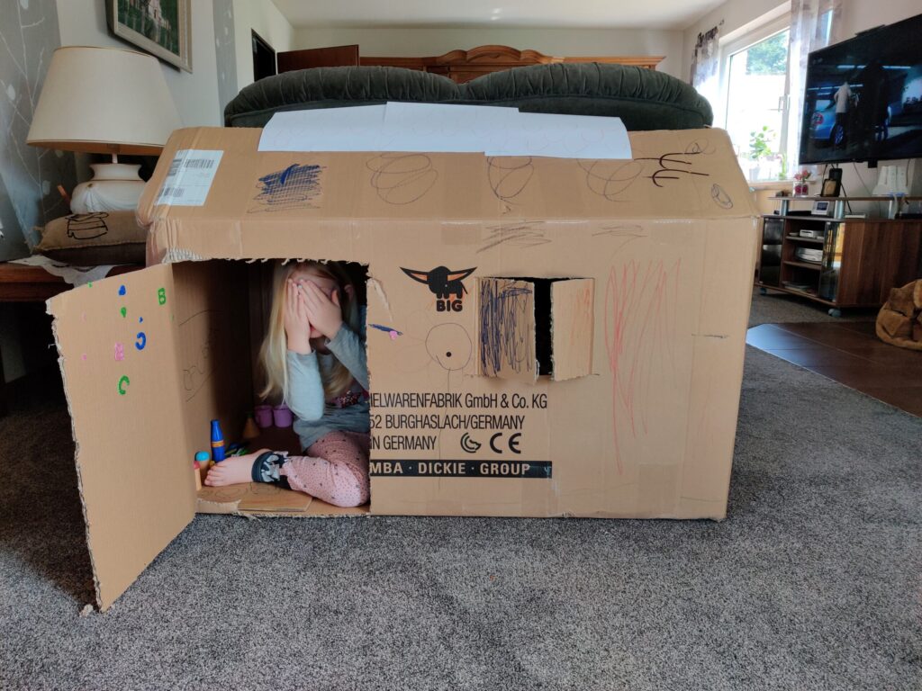 Basteln aus Karton Bude bauen