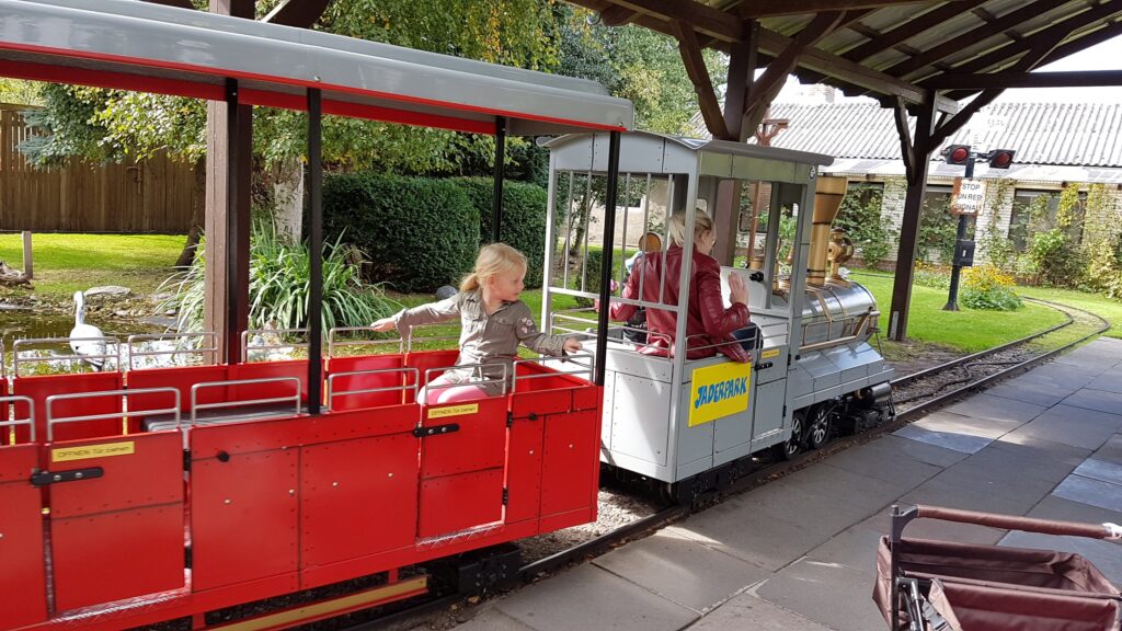 Familienattraktionen und Tiererlebnisse im Jaderpark