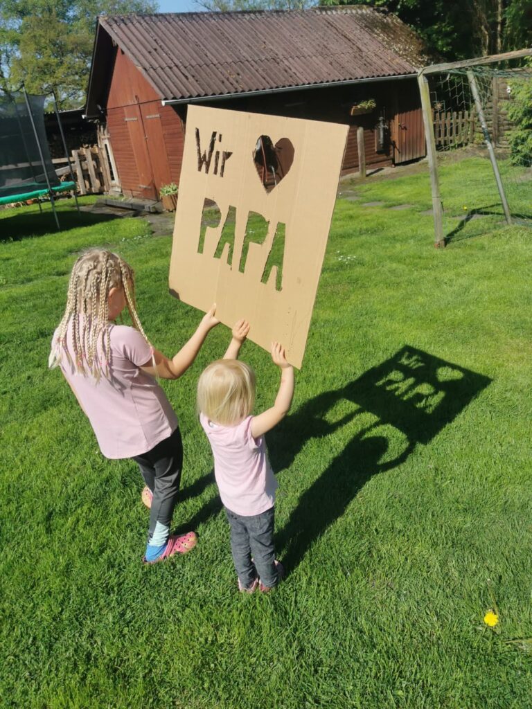 DIY Vatertagsgeschenk mit Kindern als Schattenbild