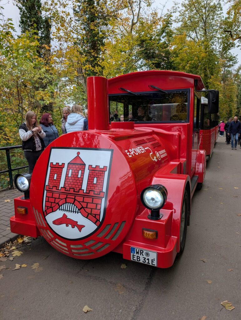 Bummelbahn für den Weg zum Schloss Werningerode