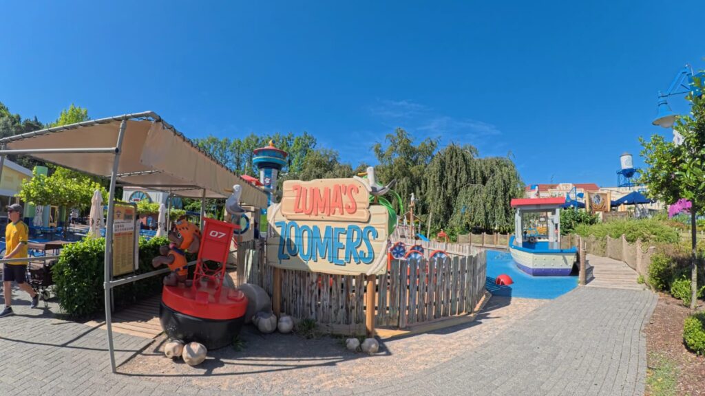 Insta360 GO Ultra im Einsatz bei einem Familienausflug in den Movie Park Germany